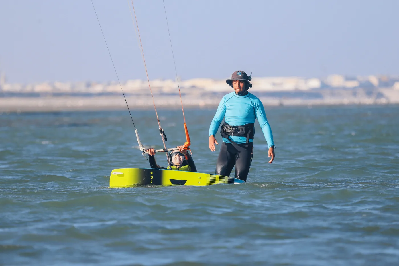 Barques bleues et remparts du port d'Essaouira, ville des alizés et du kitesurf
