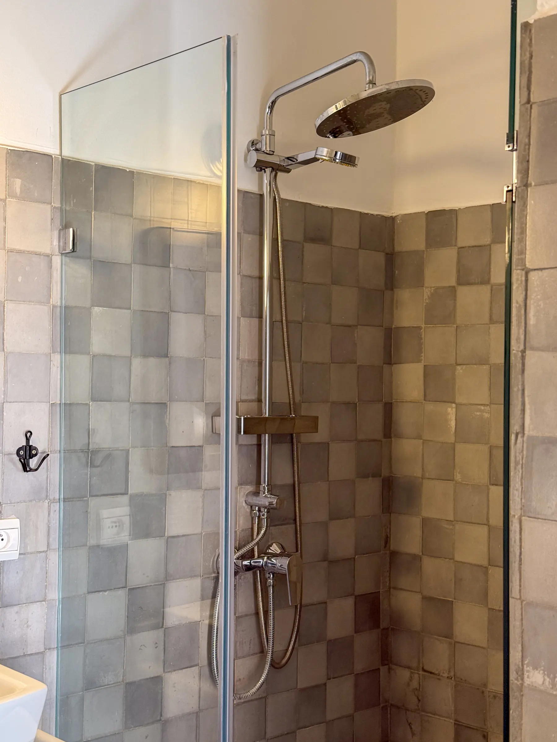 Salle de bains 2 de la Maison Médina — douche