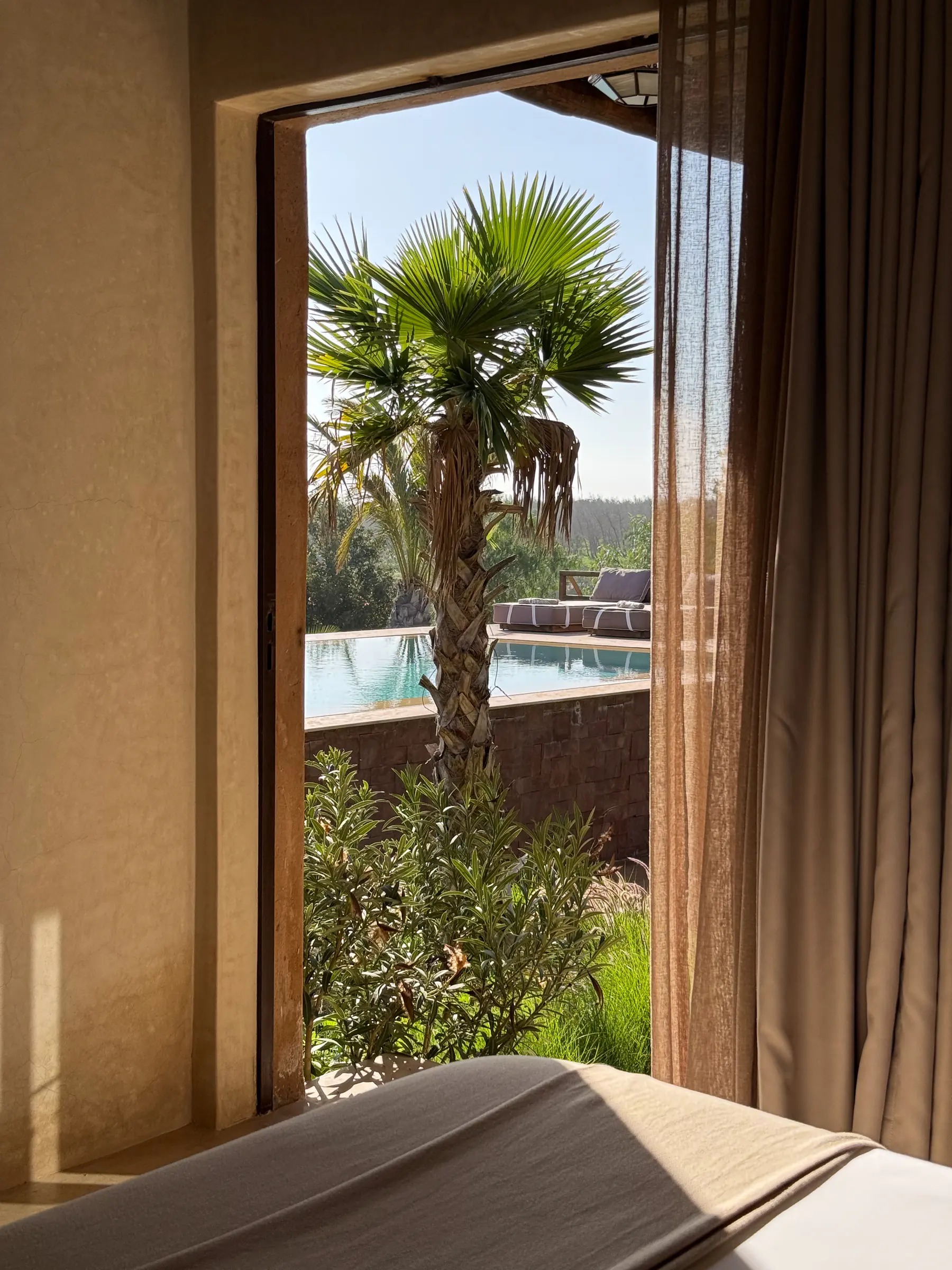 Chambre 3 de Thuya House — vue sur la piscine