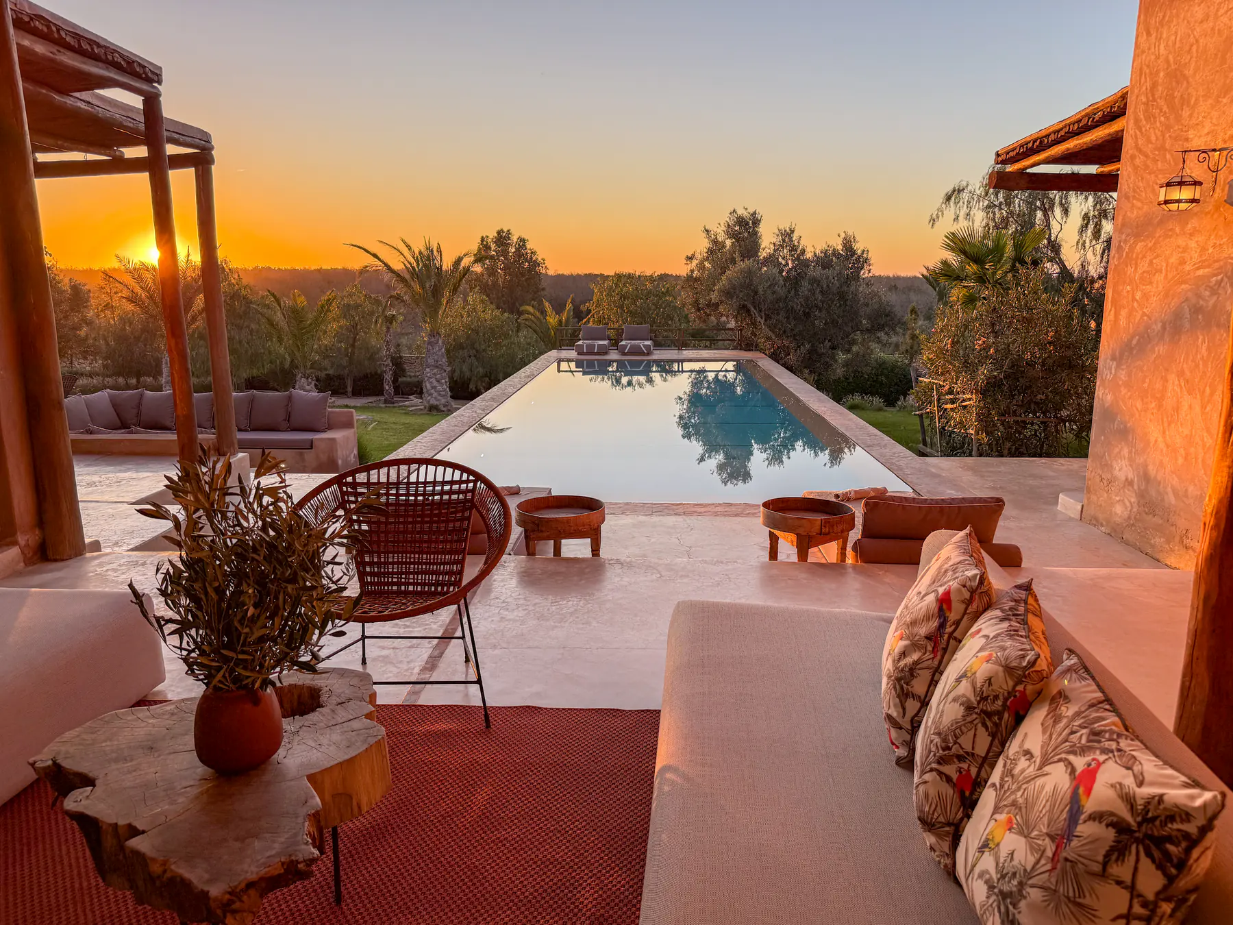 Piscine de Thuya House au coucher du soleil